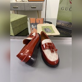 Gucci 2023 весна-осень. Новые лодочные туфли Gucci с бахромой был