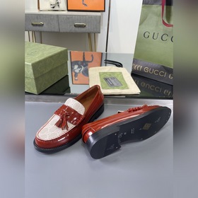 Gucci 2023 весна-осень. Новые лодочные туфли Gucci с бахромой был