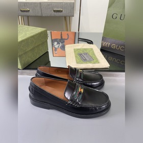 Gucci 2023 весна-осень. Новые лофей с бахромой от Gucci были восс