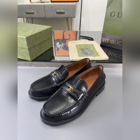Gucci 2023 весна-осень. Новые лофей с бахромой от Gucci были восс