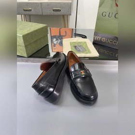 Gucci 2023 весна-осень. Новые лофей с бахромой от Gucci были восс