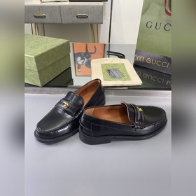 Gucci 2023 весна-осень. Новые лофей с бахромой от Gucci были восс