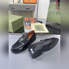 Gucci 2023 весна-осень. Новые лофей с бахромой от Gucci были восс