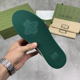 Маленькие ботинки GUCCI из кожи быка контрастного цвета привлекаю