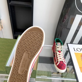 Обувь Gucci с высоким каблуком уже в продаже, обновление в магази