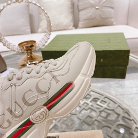 Обувь Gucci с масляной отделкой, защитным чипом и защитной нитью.