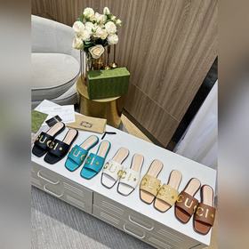 Новые тапочки Gucci с фирменной металлической застежкой Gucci, ин