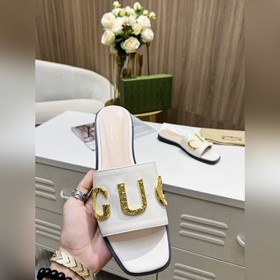 Новые тапочки Gucci с фирменной металлической застежкой Gucci, ин