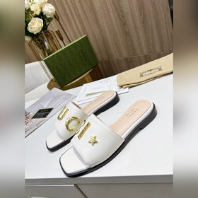 Новые тапочки Gucci с фирменной металлической застежкой Gucci, ин