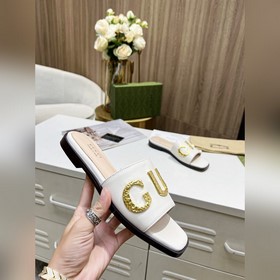 Новые тапочки Gucci с фирменной металлической застежкой Gucci, ин