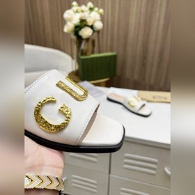 Новые тапочки Gucci с фирменной металлической застежкой Gucci, ин