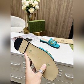 Новые тапочки Gucci с фирменной металлической застежкой Gucci, ин