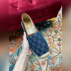 Ранневесенняя коллекция 2023 от Gucci представляет модель Rainbow