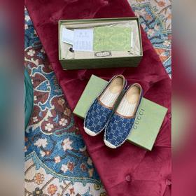 Ранневесенняя коллекция 2023 от Gucci представляет модель Rainbow