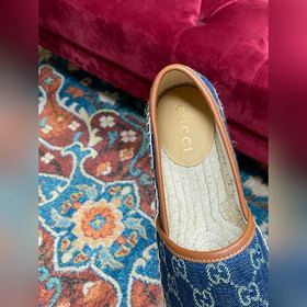 Ранневесенняя коллекция 2023 от Gucci представляет модель Rainbow