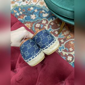 Ранневесенняя коллекция 2023 от Gucci представляет модель Rainbow