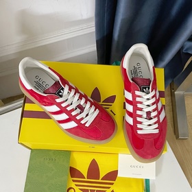 Совместная коллекция adidas x Gucci： кроссовки Gazelle для пар Ор