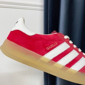 Совместная коллекция adidas x Gucci： кроссовки Gazelle для пар Ор