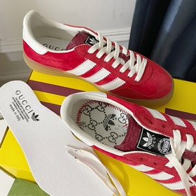 Совместная коллекция adidas x Gucci： кроссовки Gazelle для пар Ор