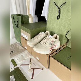 Пара обуви Gucci в стиле «папа», изготовленные из состаренной кож