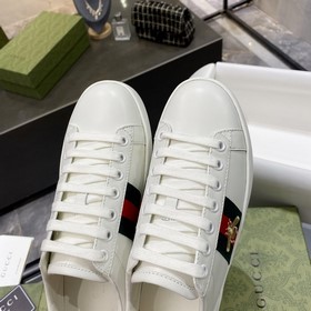 Версия Gucci с чипом высшего качества Белые кроссовки GG для пар 