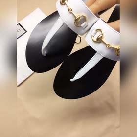 Gucci 2023s новейшая модель сандалий с тисненым ретро-узором из к