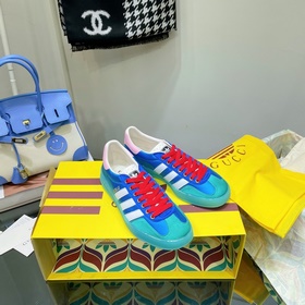 Совместная коллекция adidas x Gucci： кроссовки Gazelle для пар Ор