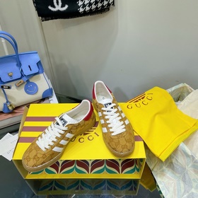 Совместная коллекция adidas x Gucci： кроссовки Gazelle для пар Ор