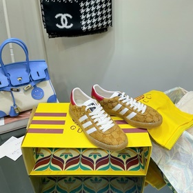 Совместная коллекция adidas x Gucci： кроссовки Gazelle для пар Ор