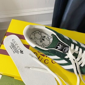 Совместная коллекция adidas x Gucci： кроссовки Gazelle для пар Ор