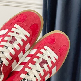 Совместная коллекция adidas x Gucci： кроссовки Gazelle для пар Ор