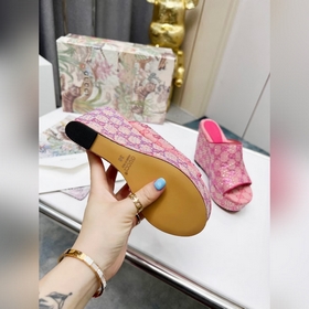 Серия летних сандалий Gucci, полностью украшенных стразами, с рез