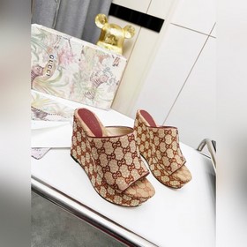 Серия сандалий Gucci с полным покрытием стразами, резиновой подош