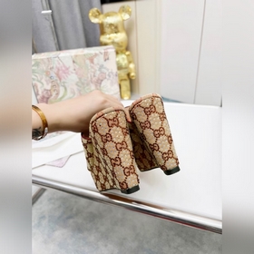 Серия сандалий Gucci с полным покрытием стразами, резиновой подош