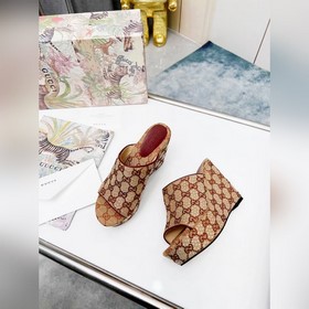 Серия сандалий Gucci с полным покрытием стразами, резиновой подош
