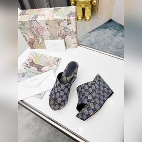 Серия летних сандалий Gucci, полностью украшенных стразами, с рез
