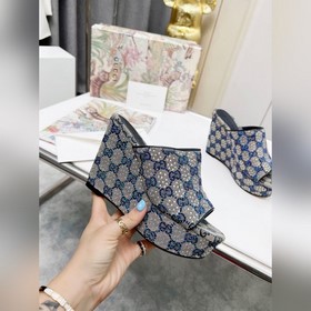 Серия летних сандалий Gucci, полностью украшенных стразами, с рез