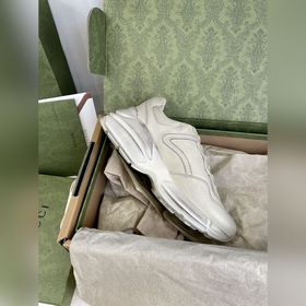 Пара обуви Gucci в стиле «папа» из состаренной кожи в форме рогов