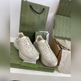 Пара обуви Gucci в стиле «папа» из состаренной кожи в форме рогов
