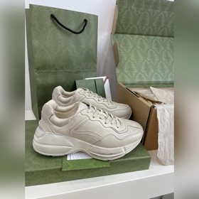 Пара обуви Gucci в стиле «папа» из состаренной кожи в форме рогов