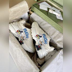 Пара обуви Gucci в стиле «папа», изготовленные из искусственно со