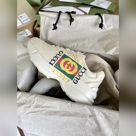 Пара обуви Gucci в стиле «папа» из состаренной кожи в форме рогов