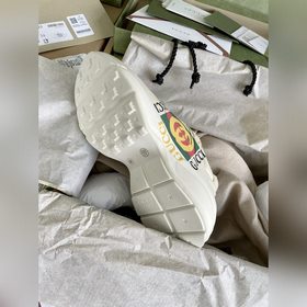 Пара обуви Gucci в стиле «папа» из состаренной кожи в форме рогов