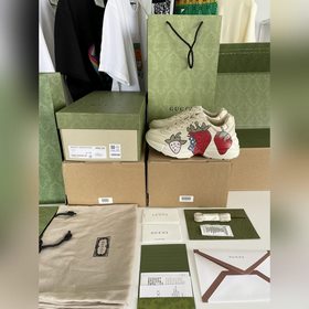 Пара обуви Gucci в стиле «папа» из состаренной кожи с угловатыми