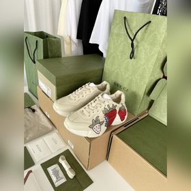 Пара обуви Gucci в стиле «папа» из состаренной кожи с угловатыми 