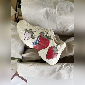 Пара обуви Gucci в стиле «папа» из состаренной кожи с угловатыми 