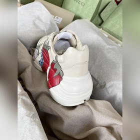 Пара обуви Gucci в стиле «папа» из состаренной кожи с угловатыми 