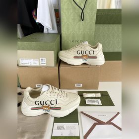 Пара обуви Gucci в стиле «папа» из состаренной кожи в форме рогов