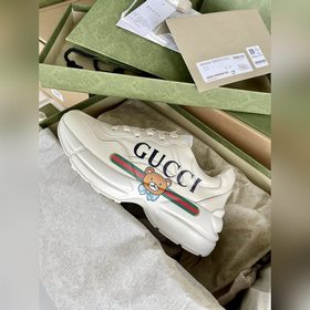Пара обуви Gucci в стиле «папа» из состаренной кожи в форме рогов