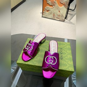 Gucci (лето 2023, женская модель, макаронные цвета, для изящных д